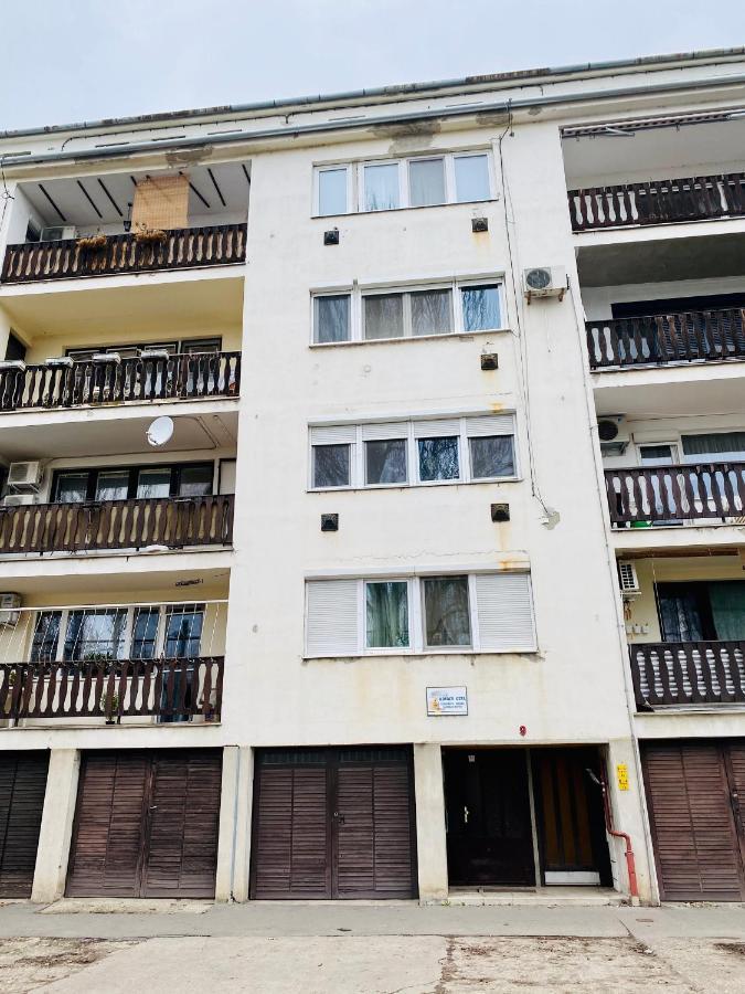 Kalvaria Apartman Seghedin Exterior foto