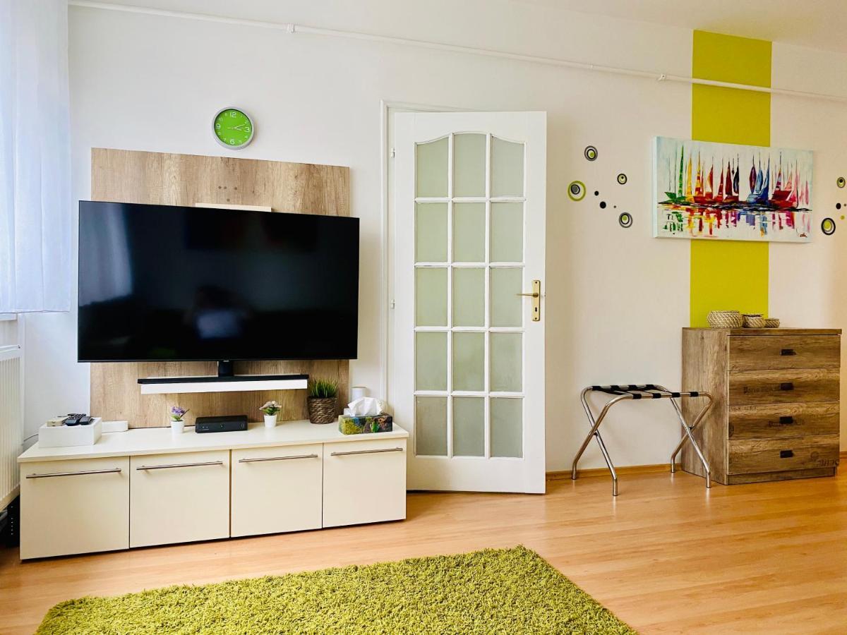 Kalvaria Apartman Seghedin Exterior foto