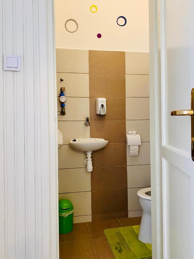 Kalvaria Apartman Seghedin Exterior foto